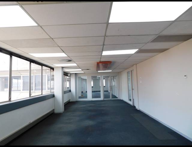 4,664M² OFFICE TO LET IN FERNDALE